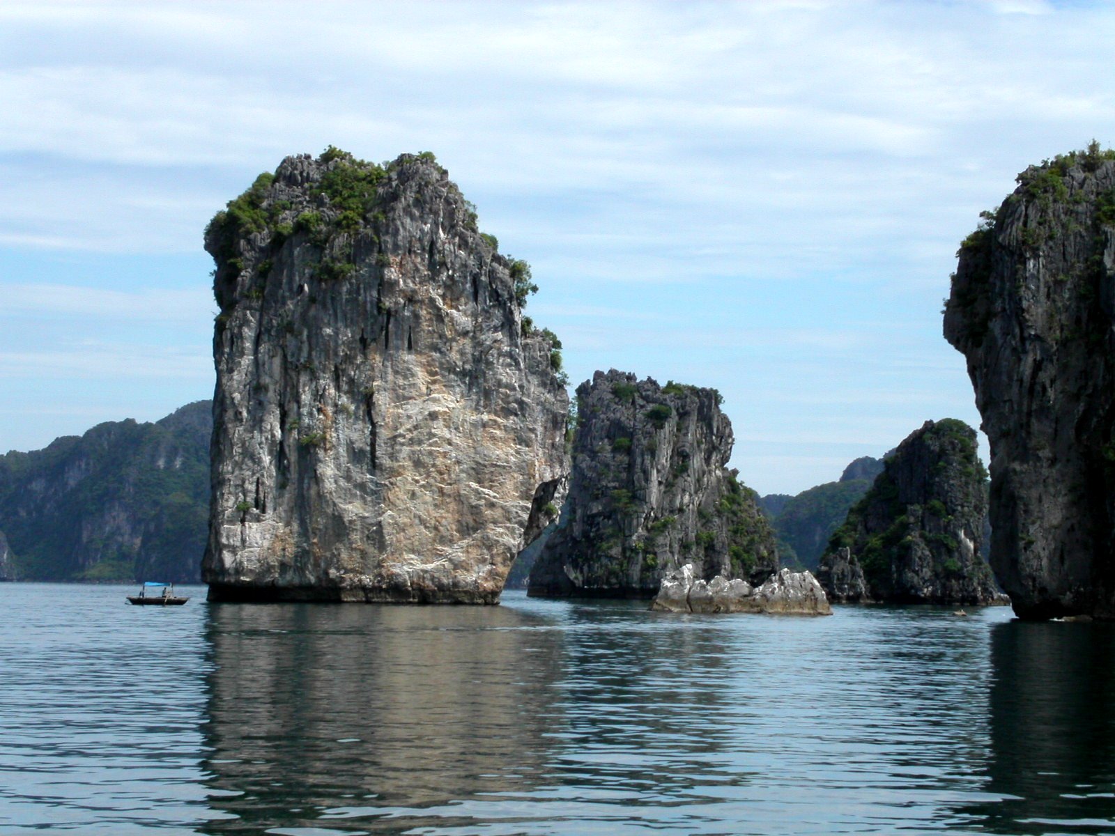 Vietnam Discovery: Ha Long Bay & Hoi An